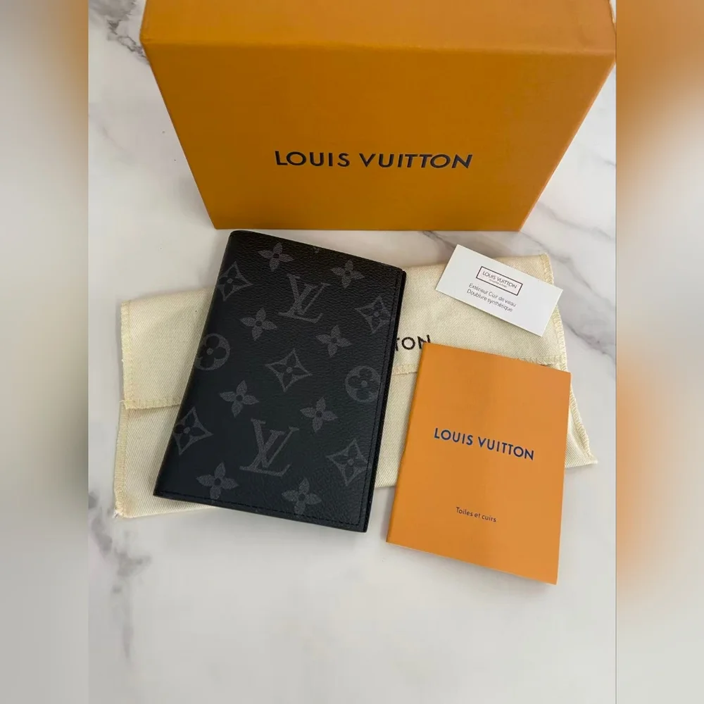 Louis Vuitton Monogram Eclipse Passport Cover - Black/Gray
